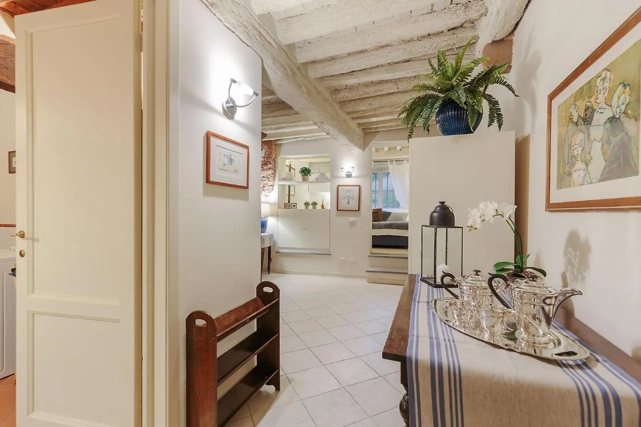 1400'S Apartment, Stylish Smart Ground Floor Apartment Inside Lucca 0*,  Italy
