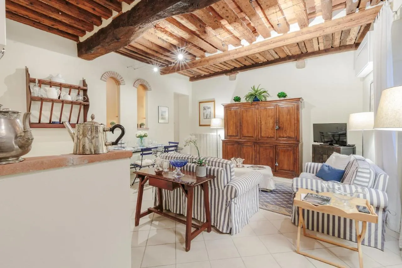 1400'S Apartment, Stylish Smart Ground Floor Apartment Inside Lucca Italy