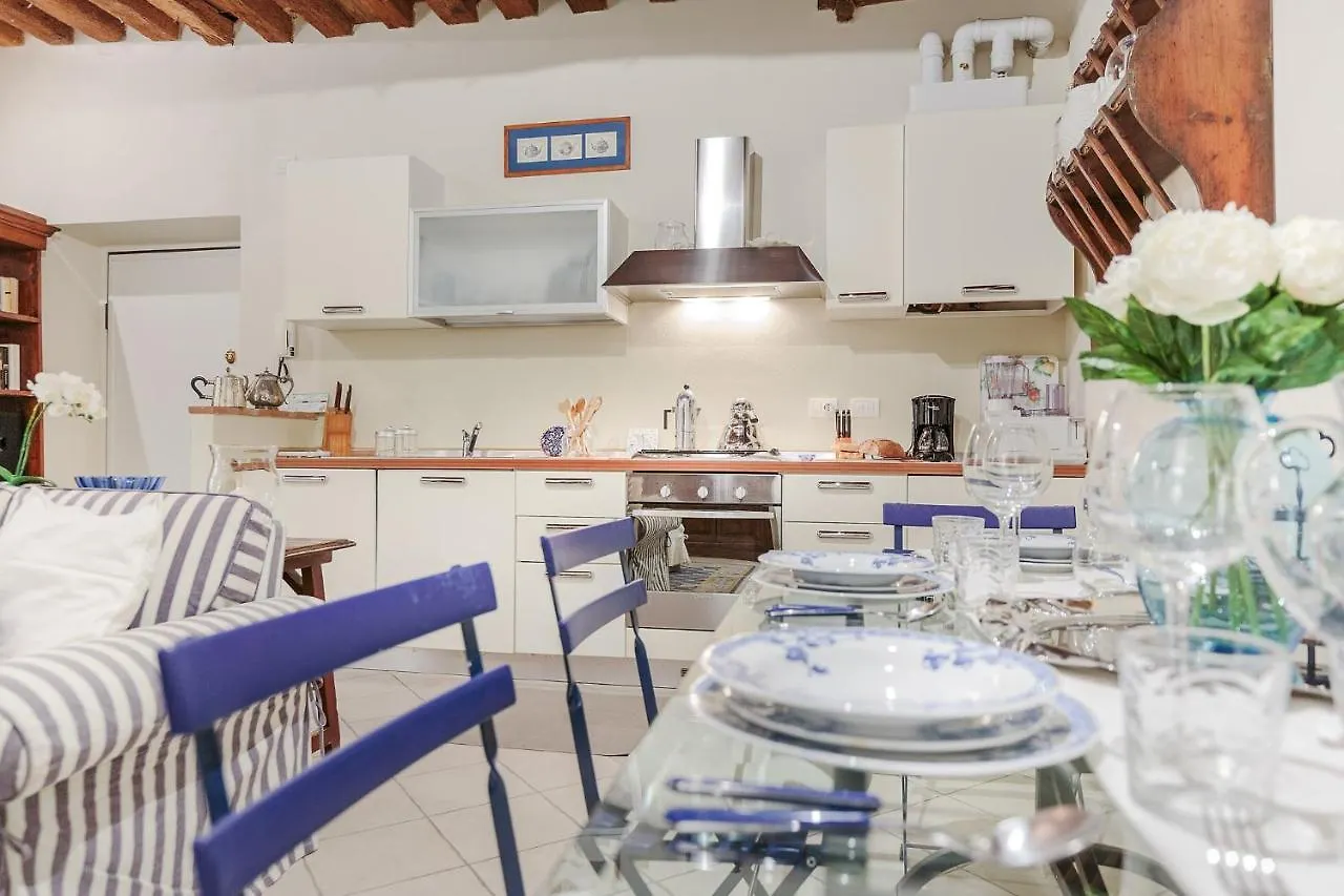 1400'S Apartment, Stylish Smart Ground Floor Apartment Inside Lucca 0*,  Italy